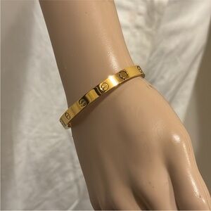 Bracelet Screw Patterns Classic Goldtone hardware